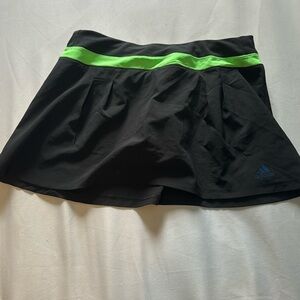 [adidas] NWT black/green skort size S